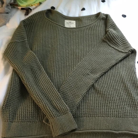 A olive green full length sweater from hollister - Picture 1 of 3